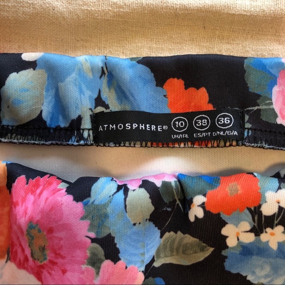 Floral assymmetrical mini skirt - Picture 3 of 3